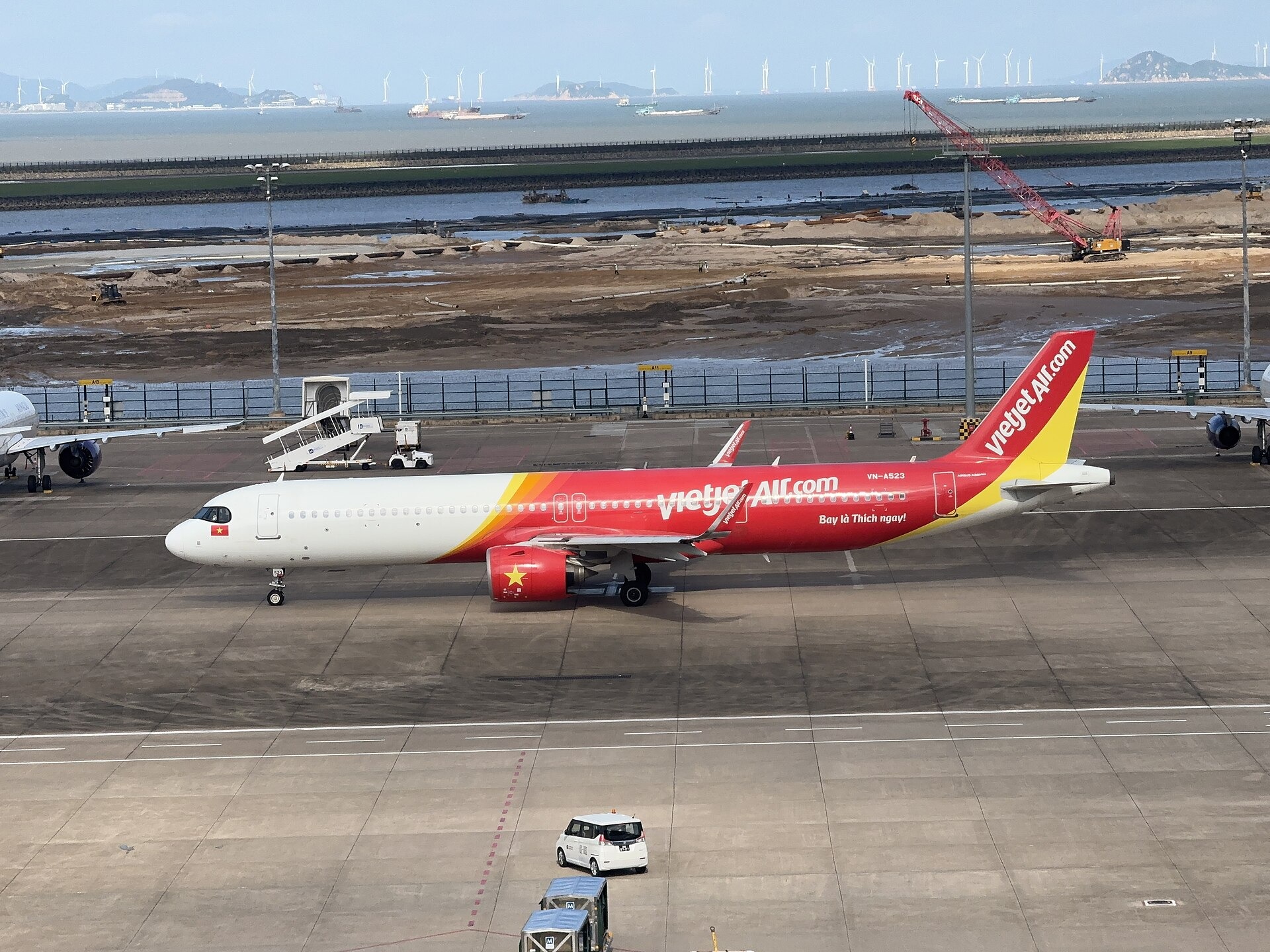 Aircraft at Cat Bi International Airport